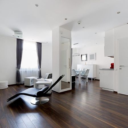 Budapest Central Square 2 Bedrooms Suite - Michaelides Voeroesmarty Square Residences Dış mekan fotoğraf
