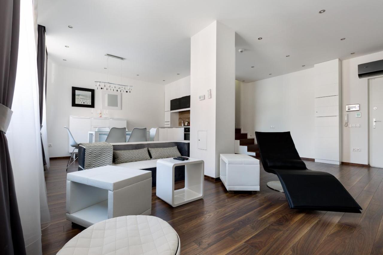 Budapest Central Square 2 Bedrooms Suite - Michaelides Voeroesmarty Square Residences Dış mekan fotoğraf