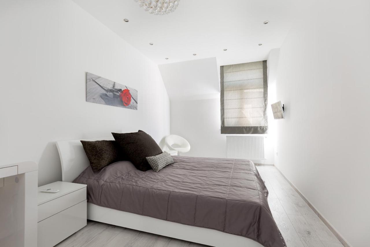 Budapest Central Square 2 Bedrooms Suite - Michaelides Voeroesmarty Square Residences Dış mekan fotoğraf