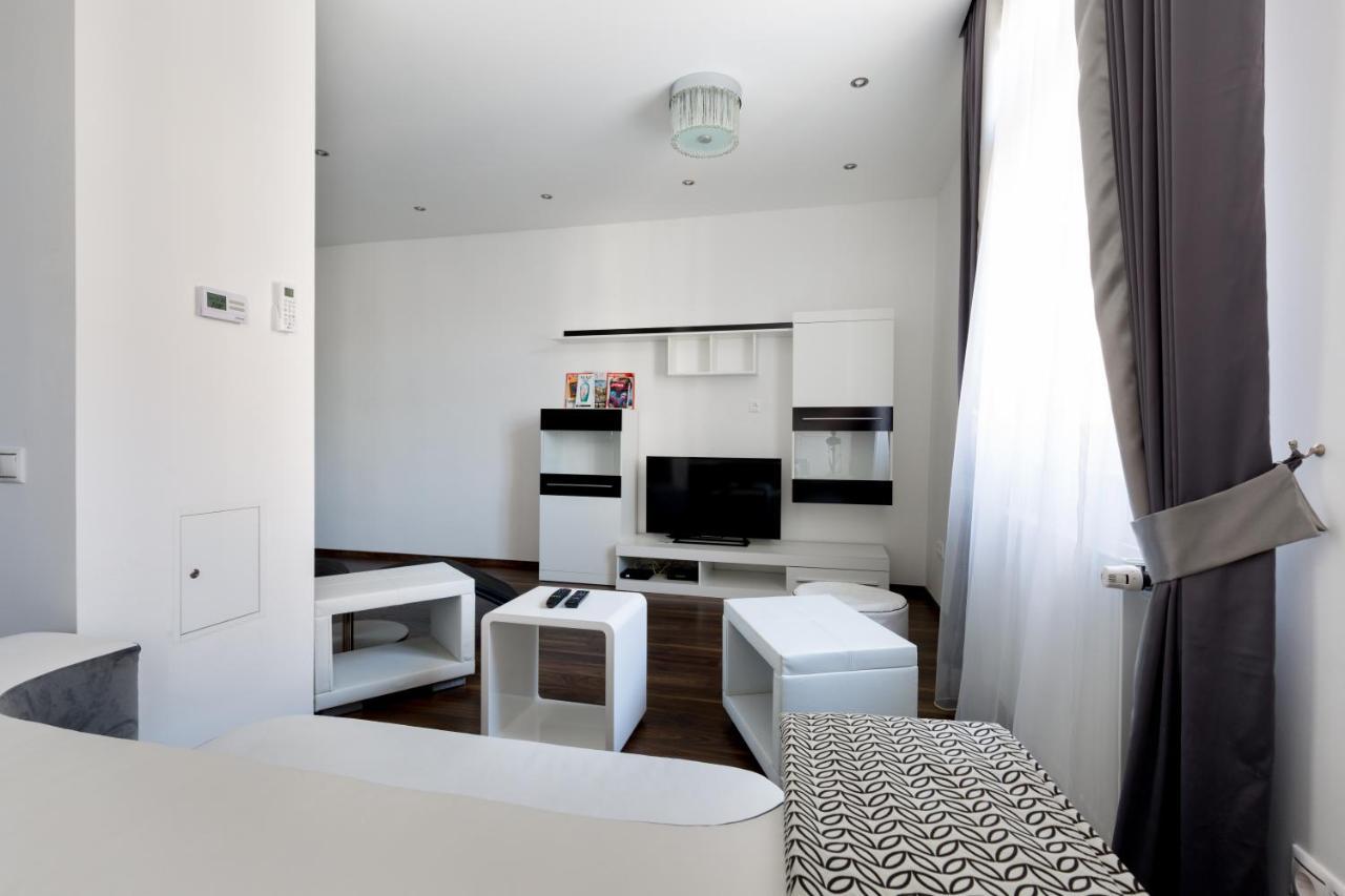 Budapest Central Square 2 Bedrooms Suite - Michaelides Voeroesmarty Square Residences Dış mekan fotoğraf